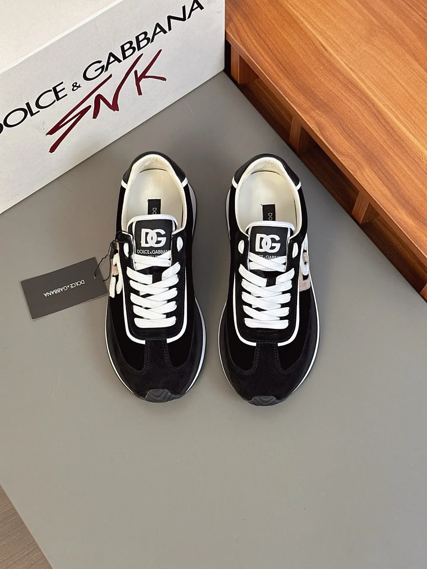 💰700••New arrivals••Dolce&Gabbana••DG✔️High-end men’s sports•casual shoes. Original goods from top counters. Original imported cowhide, multi-material splicing design ➕Imported cowhide lining, cowhide feet ➕Original T men's shoes 💰R elastic outsole.  Size: 39-44 (38, 45 customized)